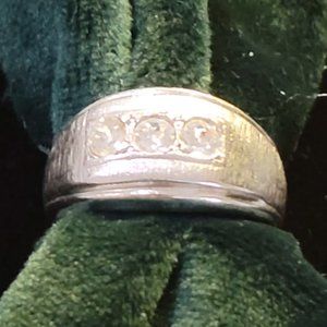 Men's silver  ring with glass stones